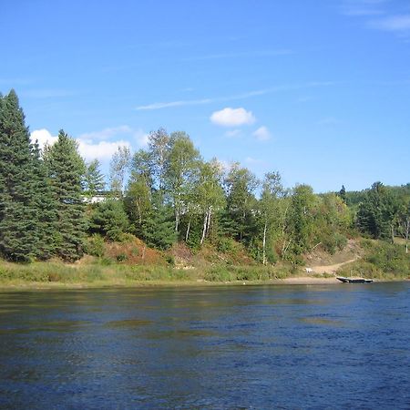 Chalet Au Bord Du St-Maurice La Tuque Bagian luar foto