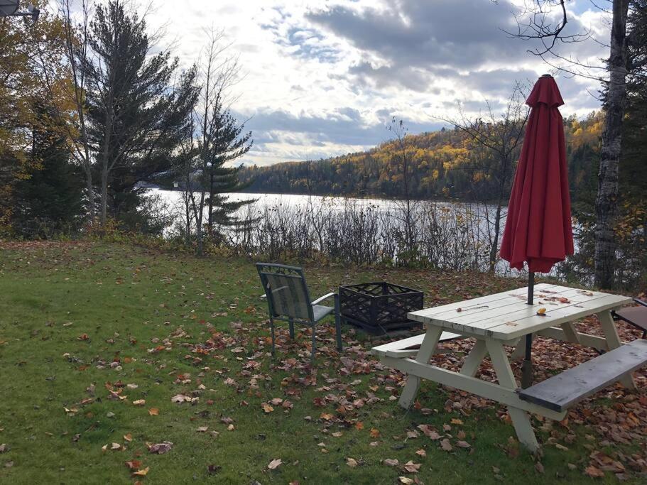 Chalet Au Bord Du St-Maurice La Tuque Bagian luar foto