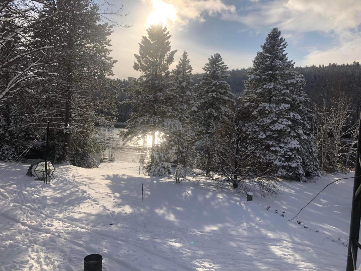 Chalet Au Bord Du St-Maurice La Tuque Bagian luar foto