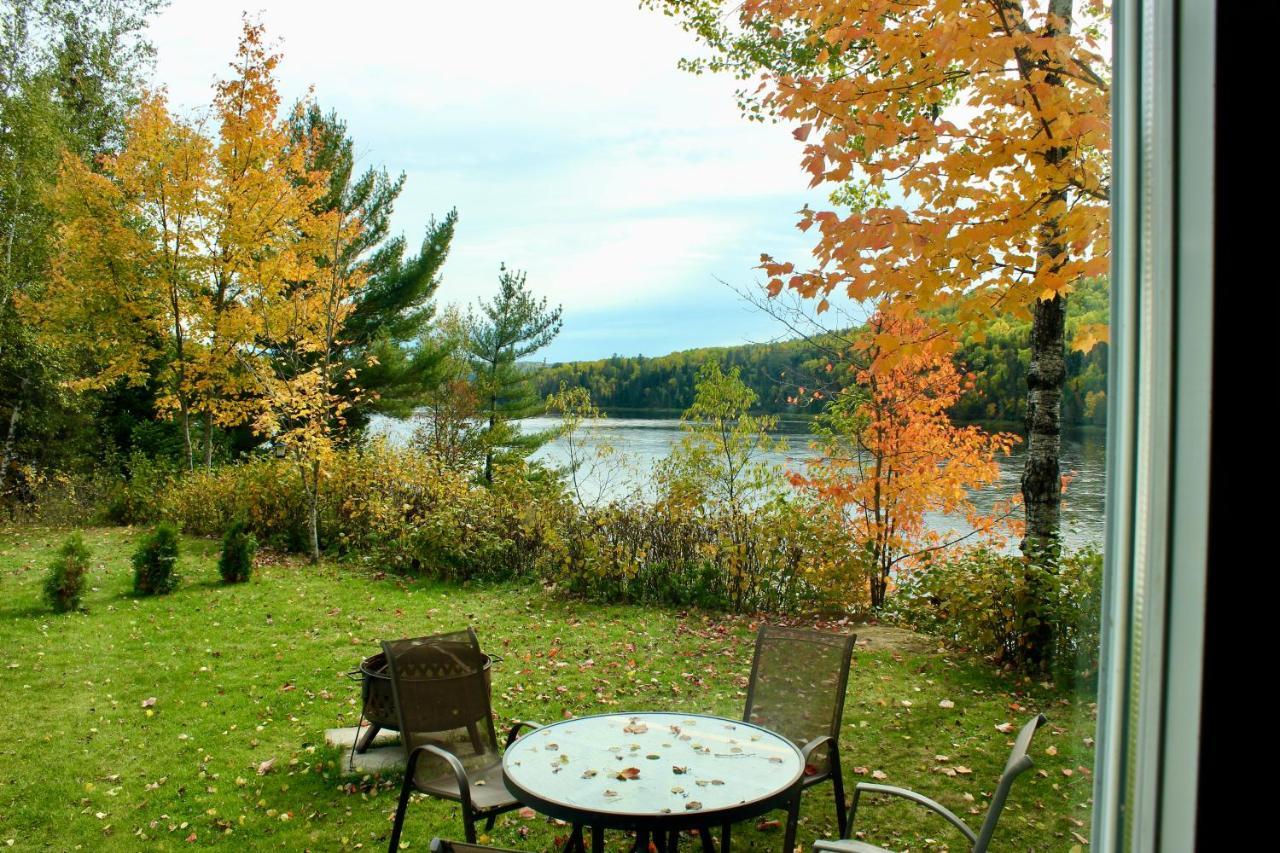 Chalet Au Bord Du St-Maurice La Tuque Bagian luar foto