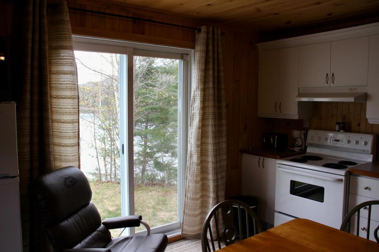 Chalet Au Bord Du St-Maurice La Tuque Bagian luar foto