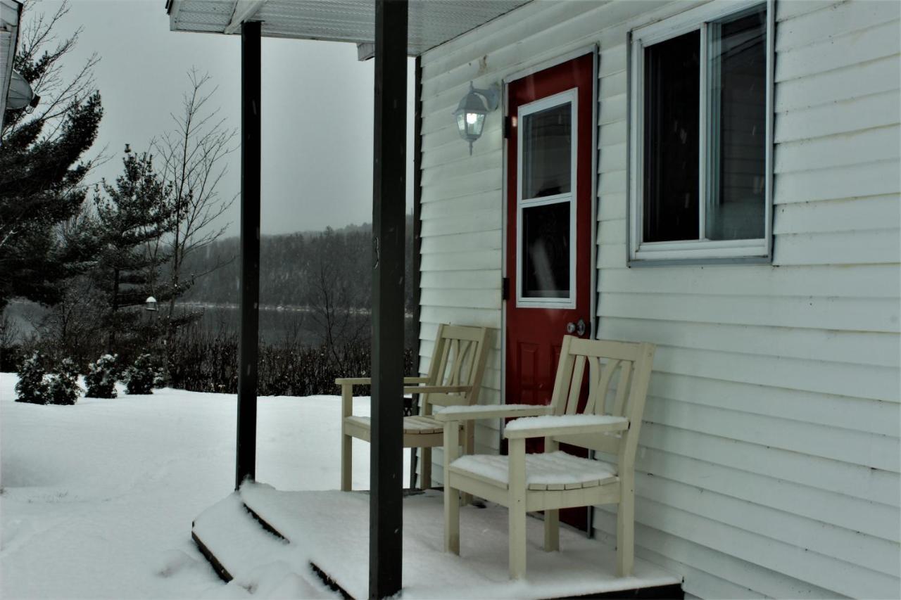 Chalet Au Bord Du St-Maurice La Tuque Bagian luar foto